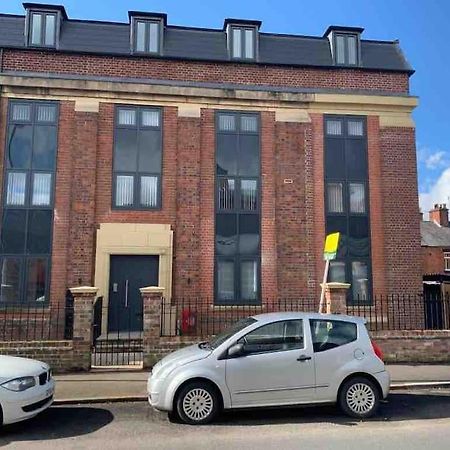 Newly Built 2 Bed Flat In The Heart Of Leek Apartman Kültér fotó